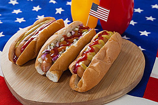 热狗,美国国旗,白色背景,木桌子,特写,心形,木板,独立日