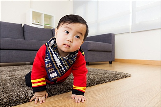 亚洲人,男婴,爬行,地板