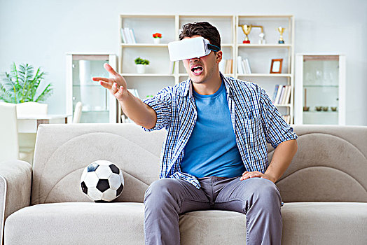 男人,戴着,虚拟现实,眼镜,看,足球