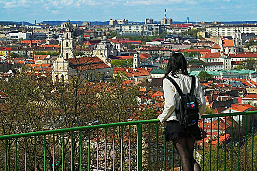 女孩,远眺,城市,维尔纽斯,三个,山,立陶宛