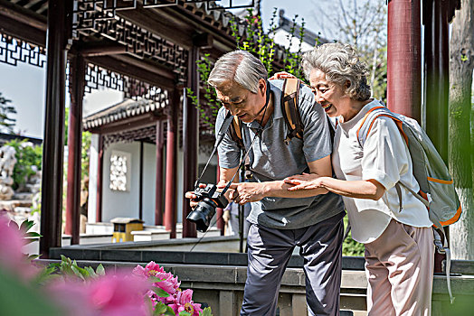 老年夫妻旅游