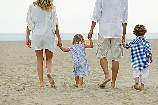 家庭,走,牵手,海滩