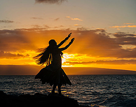 剪影,美女,传统服装,草裙舞,跳舞,沿岸,石头,日落,毛伊岛,夏威夷,美国