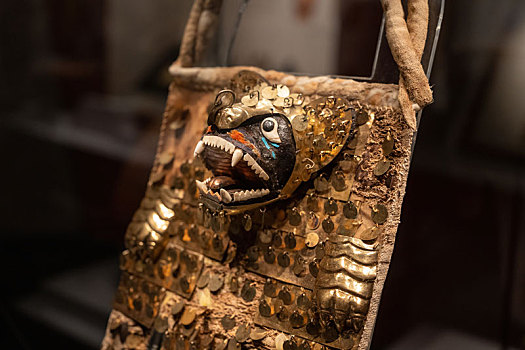 秘鲁拉斯瓦卡斯博物馆莫切文化猫形斗篷