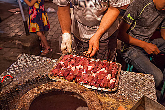 新疆美食馕坑烤肉