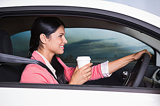 微笑,女人,驾驶,汽车,喝咖啡