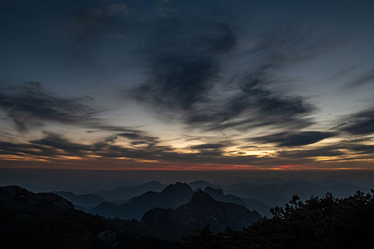 安徽黄山风景区日落风光