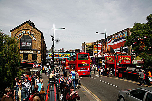 观光客,穿过,桥,卡姆登,锁,市场,城镇,伦敦,英国