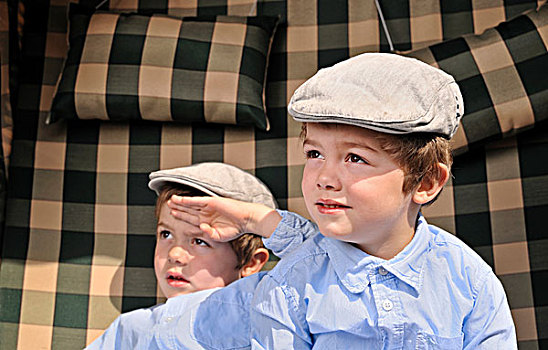 双胞胎,男孩,戴着,平顶帽