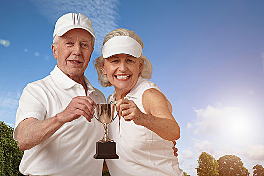 老年,夫妻,拿着,网球,战利品
