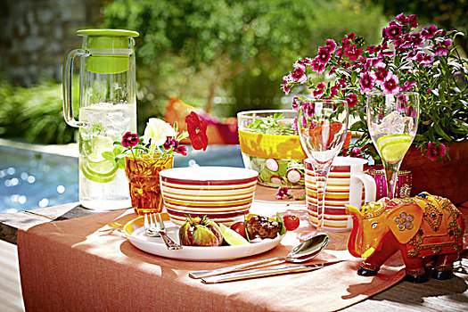 桌子,食物,柠檬水,水果,沙拉,游泳池