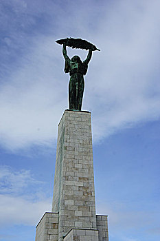 二战后建的独立纪念碑,匈牙利布达佩斯盖勒特山