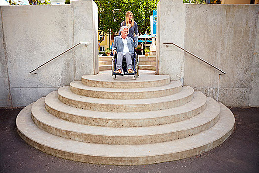 老太太,轮椅,看,隔阂,楼梯