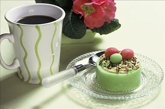 构图,小蛋糕,绿色,杏仁糊,装饰,彩色,糖,茶杯,容器,粉花