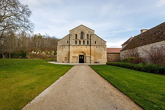 法国古老的中世纪修道院建筑,丰特莱修道院