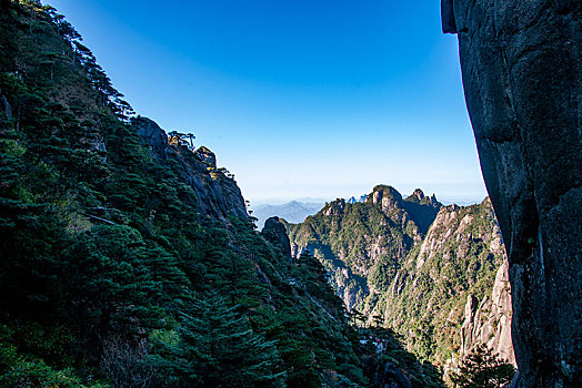 江西上饶三清山阳光海岸片区群山