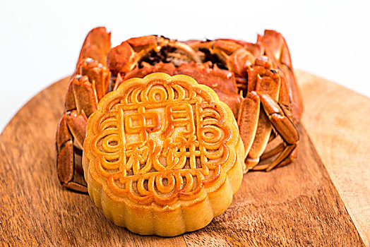 中秋月饼搭配大闸蟹