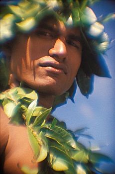 夏威夷,男性,顶着,特写,齐墩果状念珠藤,柔光