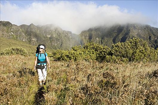 女人,背包旅行,哈雷阿卡拉火山口,毛伊岛,夏威夷,美国