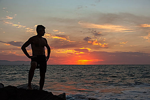 一个,男人,站立,水边,看,日落,波多黎各,墨西哥