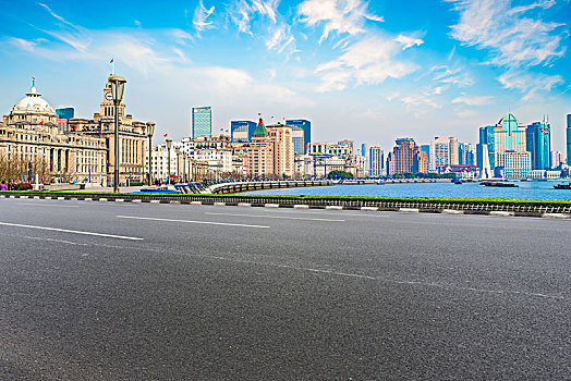 道路地面和上海外滩建筑