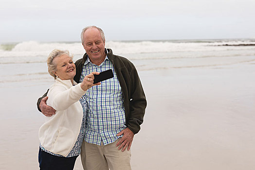 高兴,老年,夫妻,手机,海滩