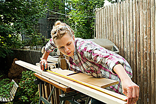 女人,测量,木板,木