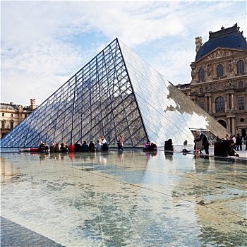 玻璃金字塔,卢浮宫,巴黎