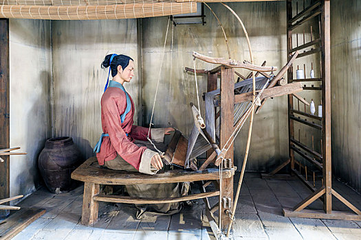 古人纺织场景,中国山西省永济市鹳雀楼景区