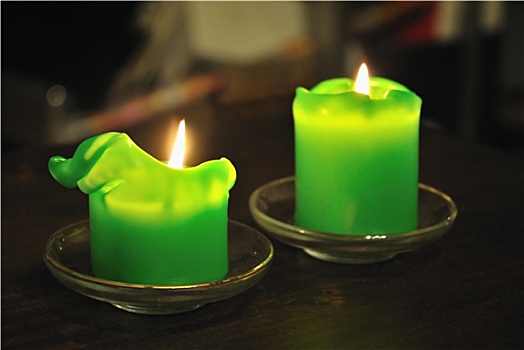 熔化,绿色,蜡烛,深色背景