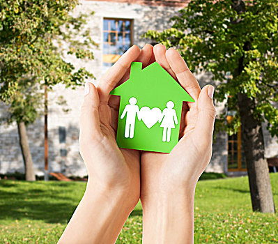 房地产,家,概念,特写,女性,拿着,绿色,纸,房子,家庭