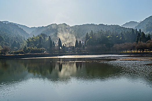 树,蓝,背景,池塘,倒影,烟,枯枝,寺庙,太阳,阳光,水,岸,淤泥,泥潭,村庄,山岗