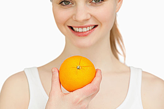 特写,女人,拿着,橙色,微笑,白色背景