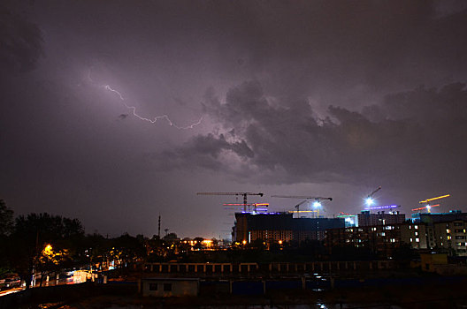 雷电之夜