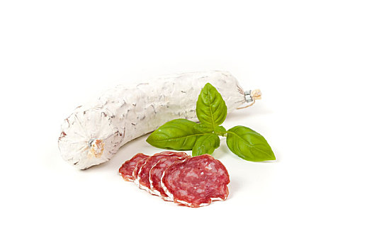 意大利腊肠,切片,白色背景