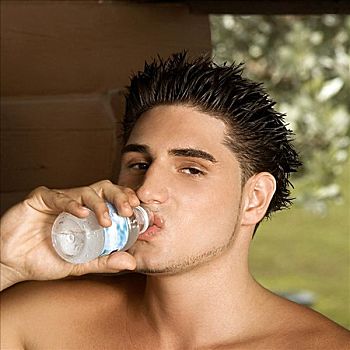 肖像,敞胸,男青年,饮用水,水瓶