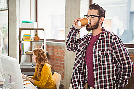 男青年,喝咖啡,喝,咖啡杯,女性,同事,背景,办公室