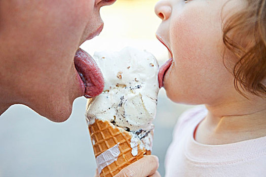 母女,分享,冰淇淋蛋卷