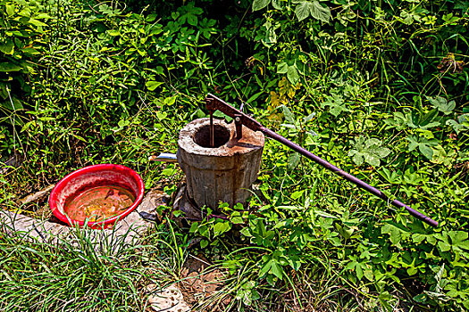 河南项城,农村取水用的压水井