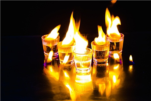 玻璃杯,威士忌,溅,火,黑色背景,背景