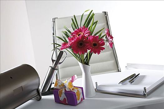 书桌,花束,包裹