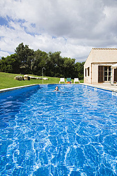庭院泳池