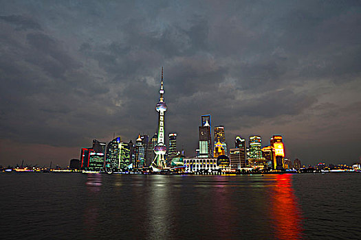 上海浦东陆家嘴的夜景
