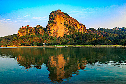 日照金山风光