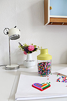 彩色,熔化,珠子,花,复古,花瓶,白色背景,书桌