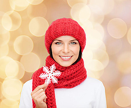 高兴,寒假,圣诞节,人,概念,微笑,少妇,红色,帽子,围巾,连指手套,拿着,雪花,上方,米色,背景