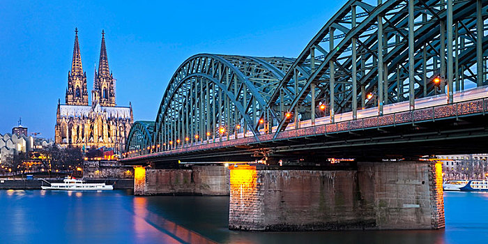 科隆大教堂,霍恩佐伦大桥,黄昏,科隆,北莱茵威斯特伐利亚,德国,欧洲