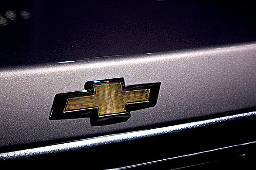 2012年度重庆国际汽车展上展示的雪佛兰轿车徽标
