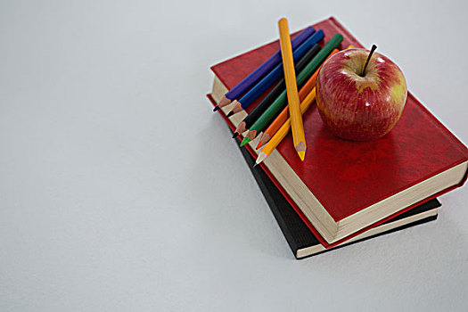 苹果,彩笔,书本,白色背景,背景,特写