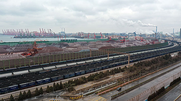 山东省日照市,雪后的港口铁路运输生产繁忙有序